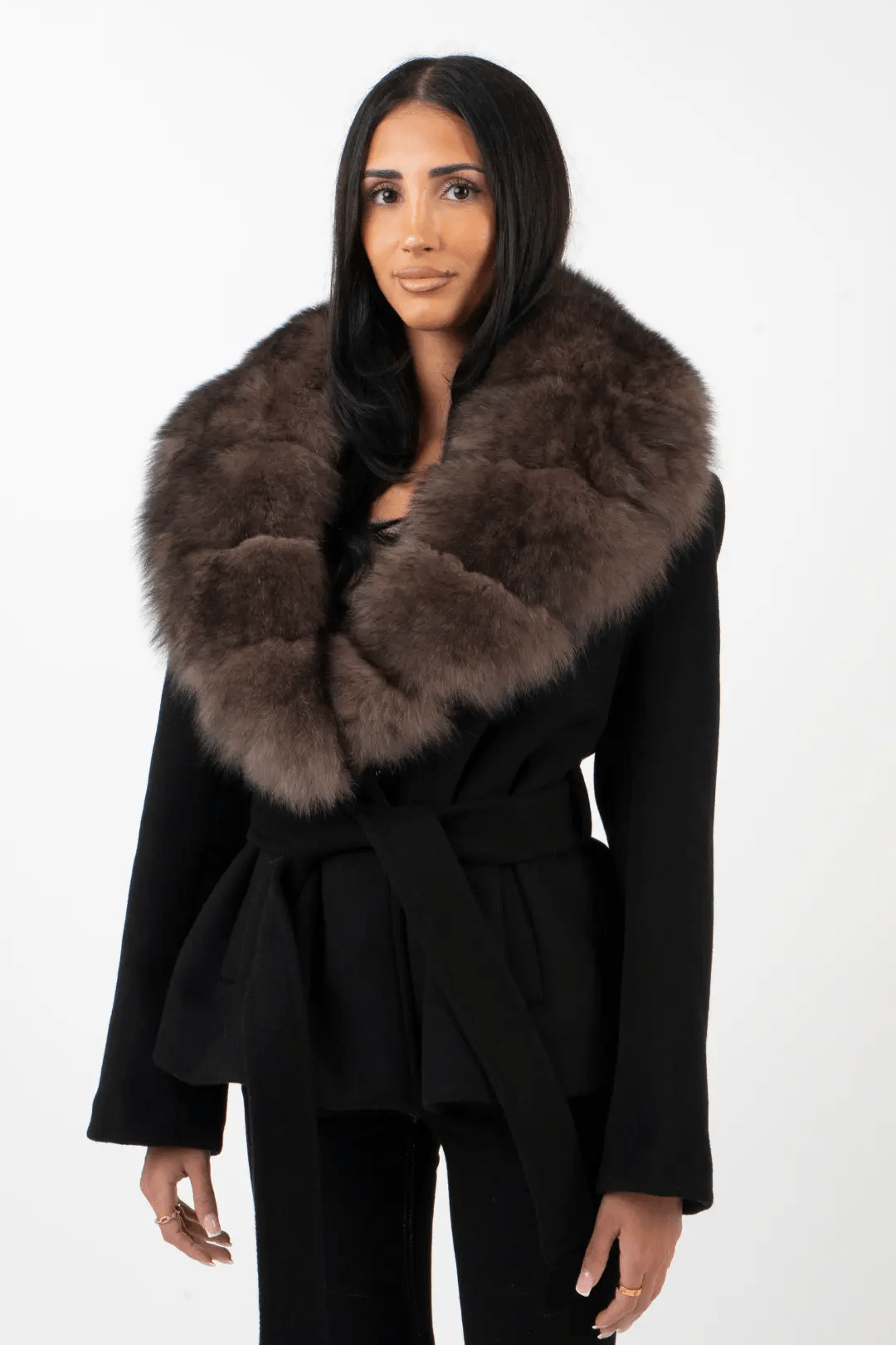 SALMA – Luxuriöse Damenjacke mit Kunstpelzkragen